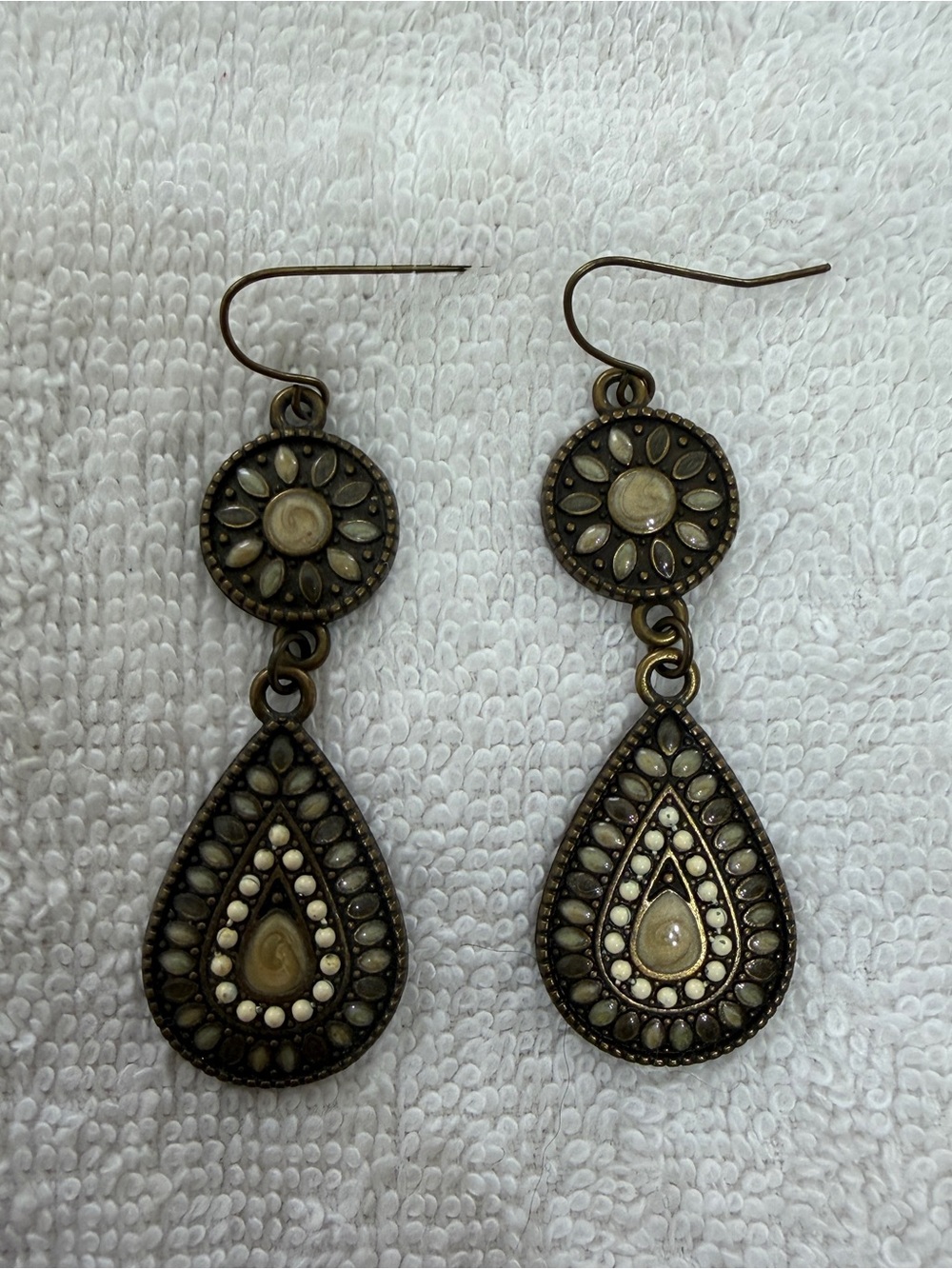 Antique-Style Cream Teardrop Dangle Earrings